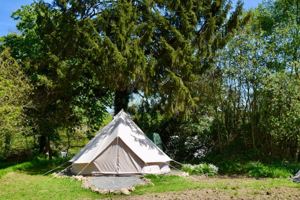 La tente mesure 4,5 m de diamètre soit environ 15m2