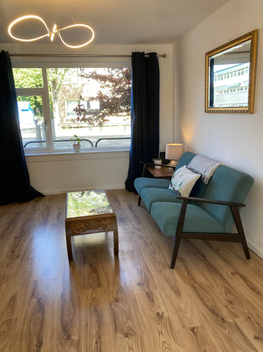 Clean, Comfy & Free Parking (4)