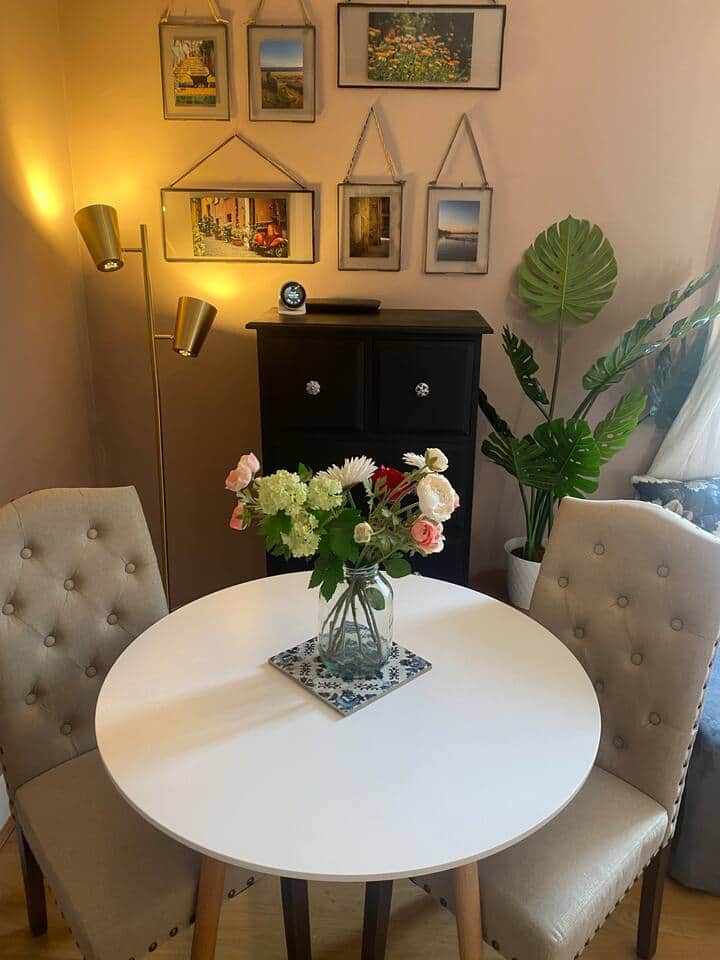 Share a meal or toast to your London getaway in this elegant boutique apartment Share a meal or toast to your London getaway in this elegant boutique apartment