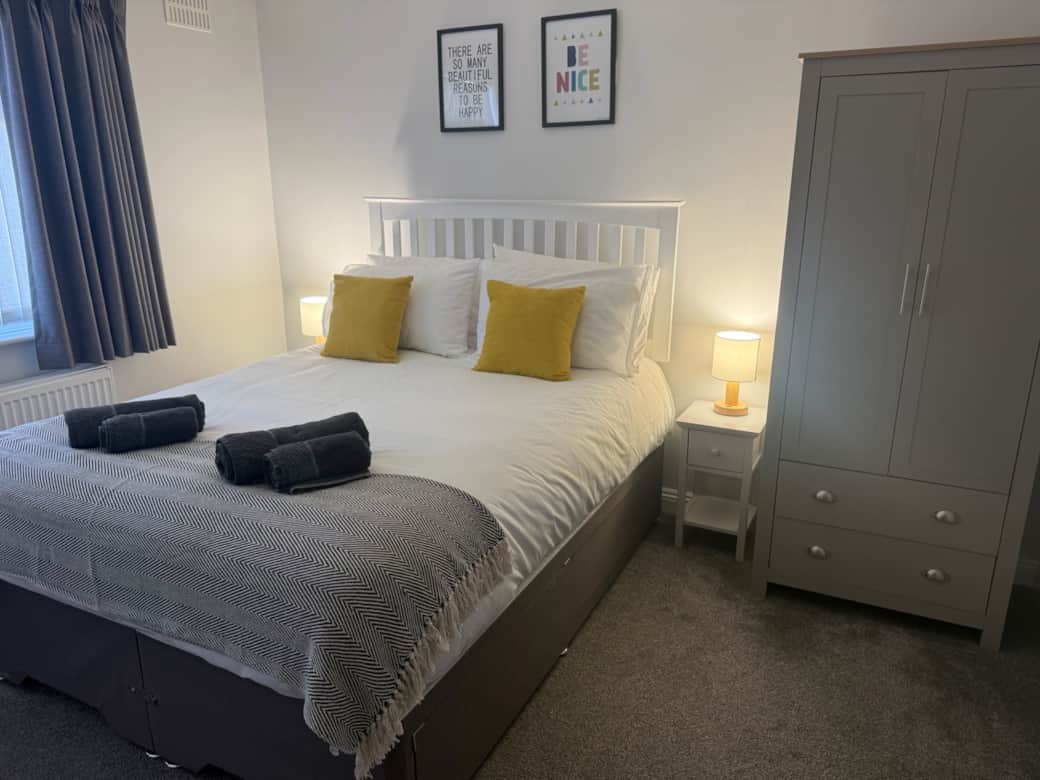 Rear bedroom