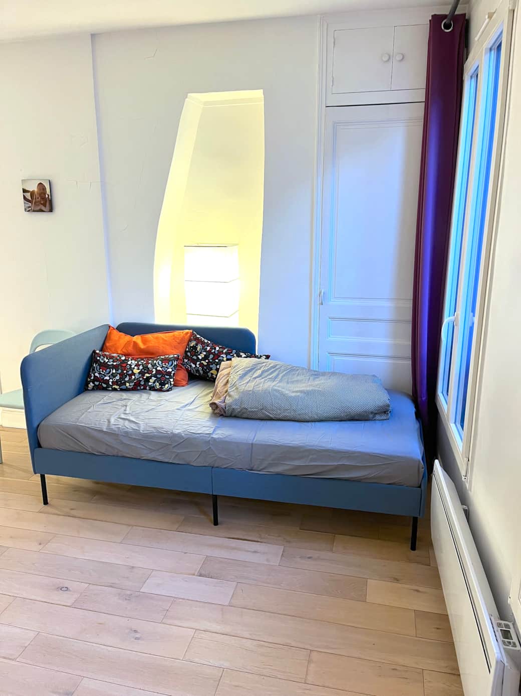 One comfy single bed 90x200