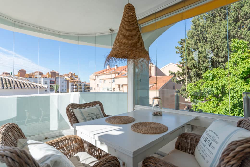 Spacious fully glazed terrace for year-round living Spacious fully glazed terrace for year-round living