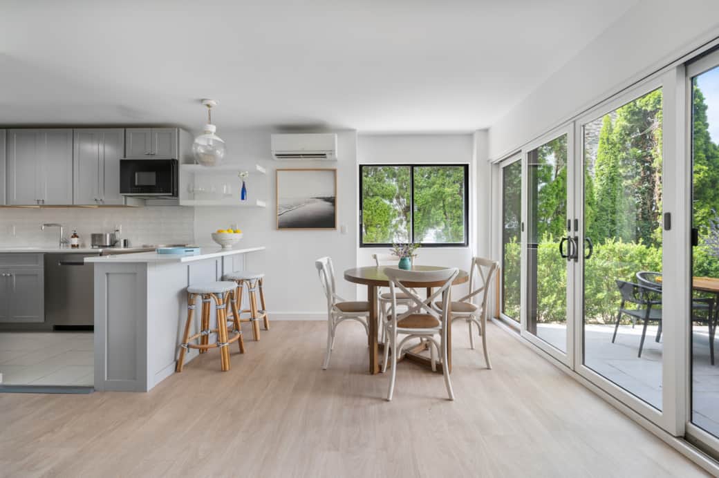 Kitchen dining area