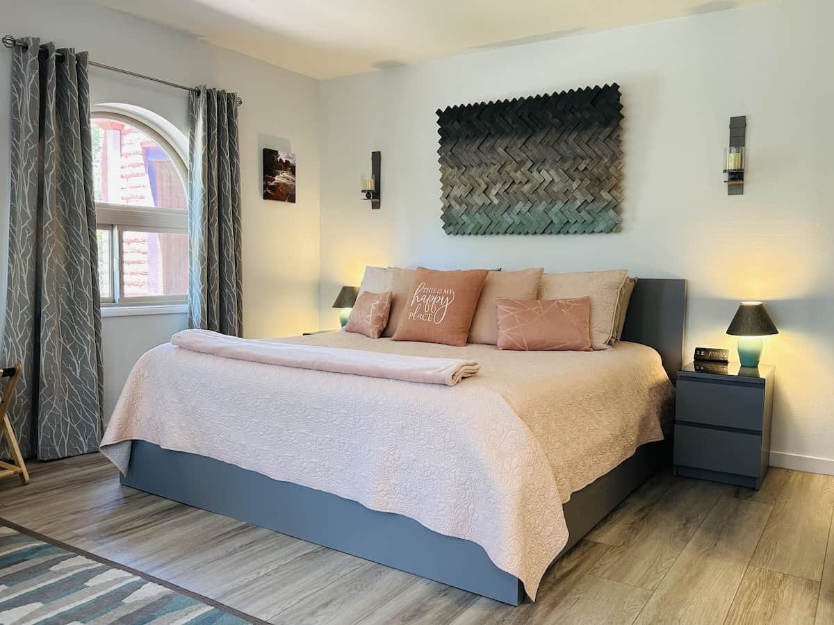 Unwind in Kameya Casita's king studio suite in West Sedona's historic Sedona West neighborhood