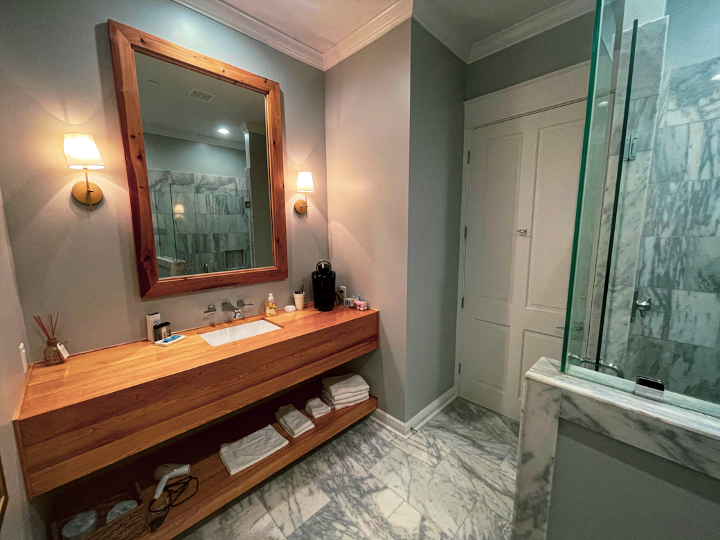 Double Queen Suite Bathroom Double Queen Suite Bathroom