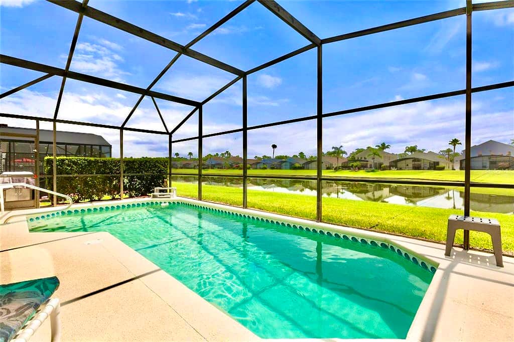 Your private pool with lake view