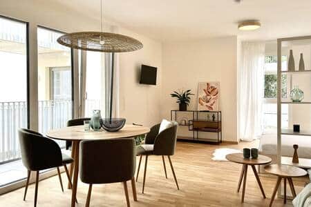 Stilvoller Aufenthaltsbereich zum Entspannen oder Lesen Stilvoller Aufenthaltsbereich zum Entspannen oder Lesen