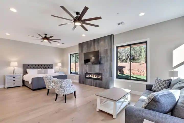 King Suite 6 with Queen Pullout bed