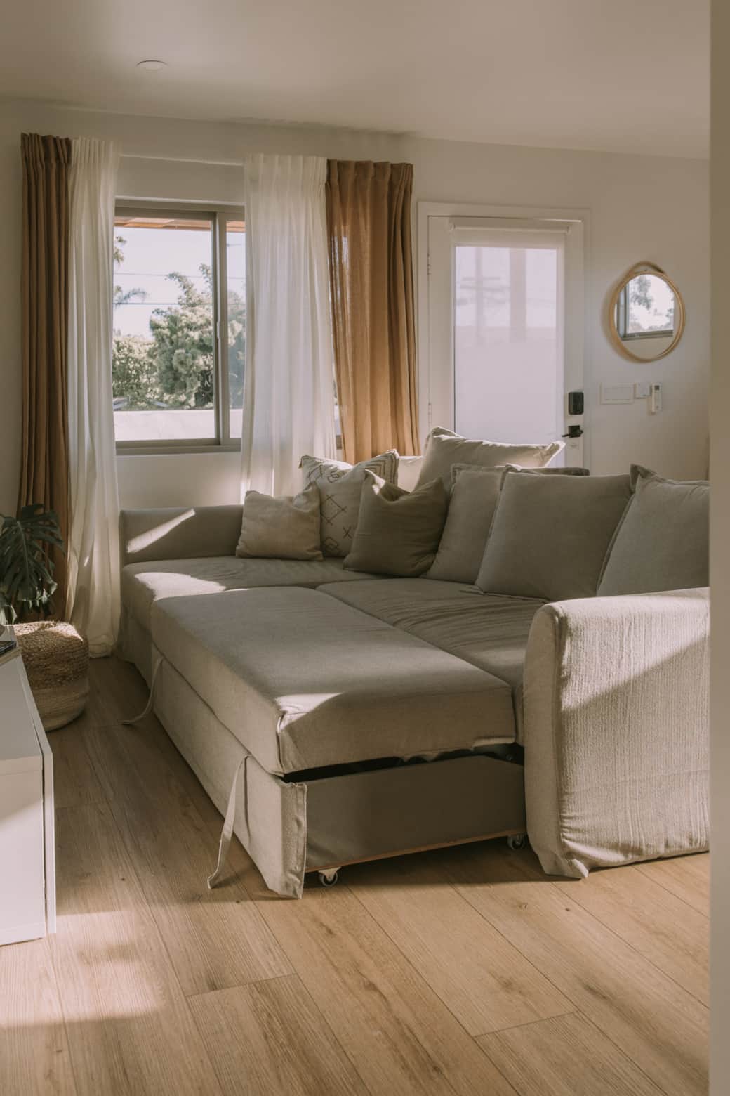 The Living Room/Sofa Bed