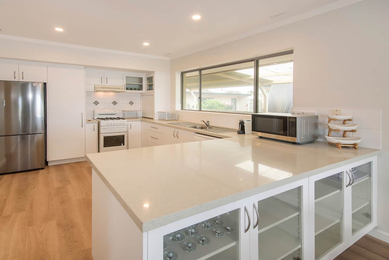 Beach House on the Bay - Kitchen