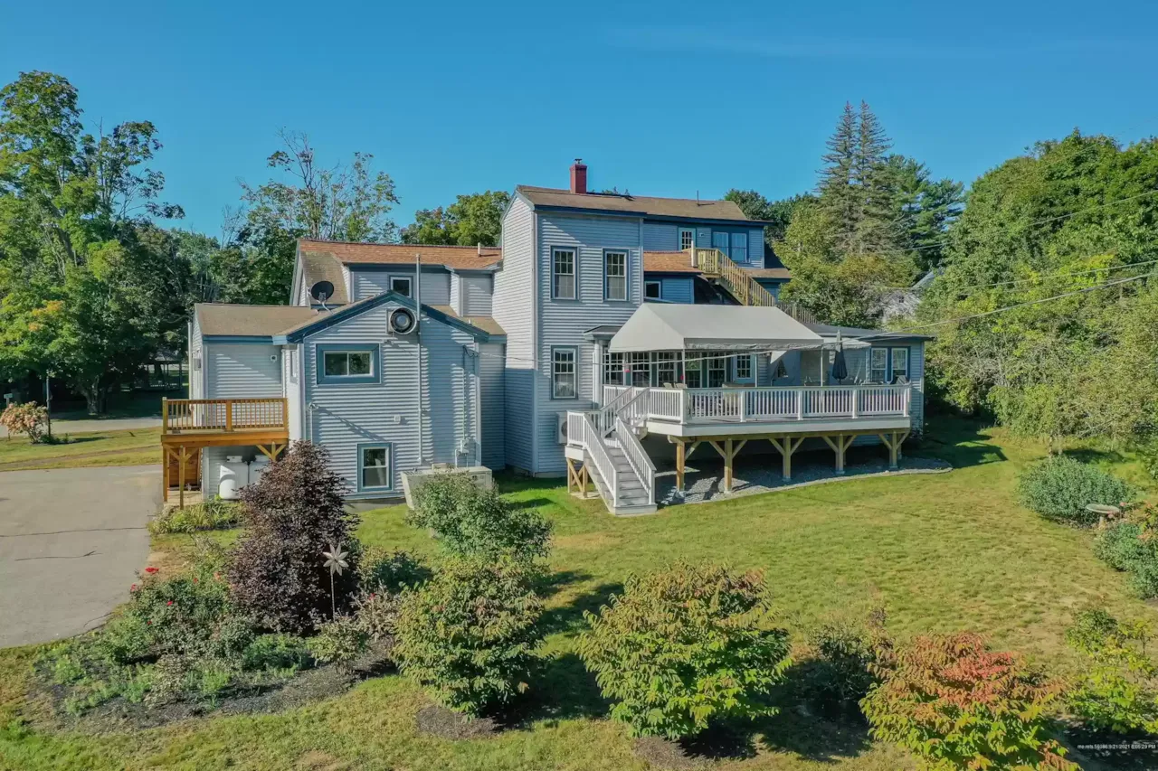 Lodge rear