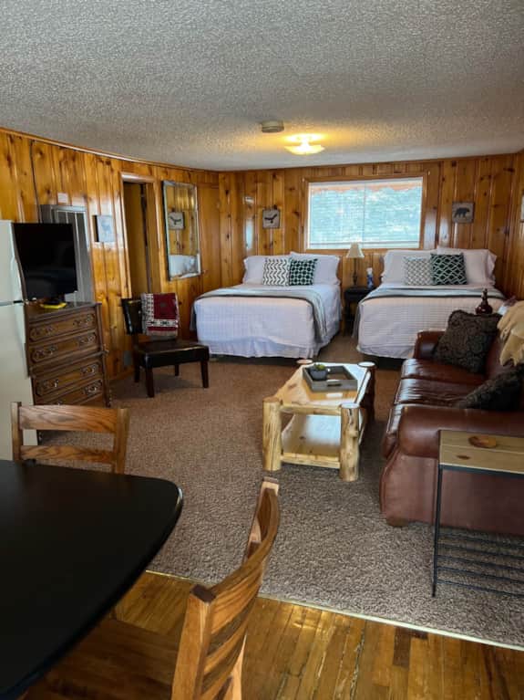 mountain-view-lodge-kitchenette-suite-room-8-motel-in-red-river