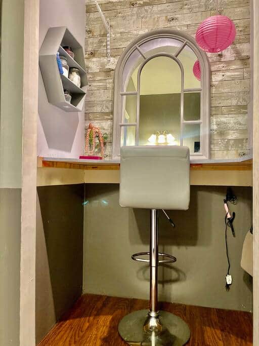 Beauty/barber area to give you great accommodations to get ready for any event Beauty/barber area to give you great accommodations to get ready for any event