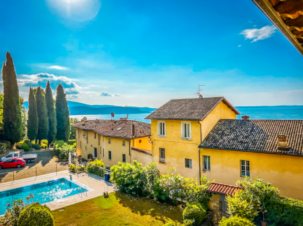 Vista sul lago dalla finestra dell'appartamento