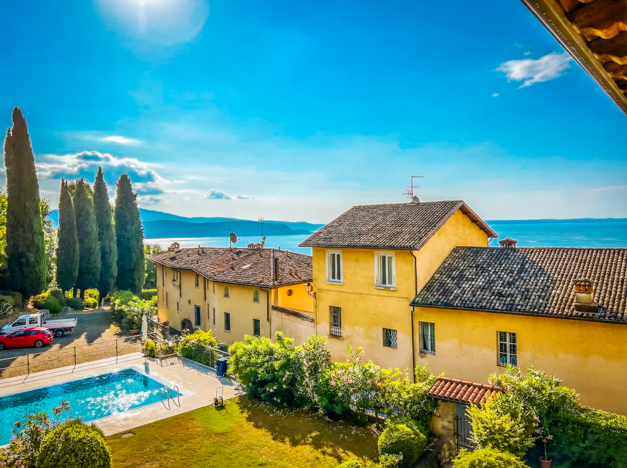 Vista sul lago dalla finestra dell'appartamento