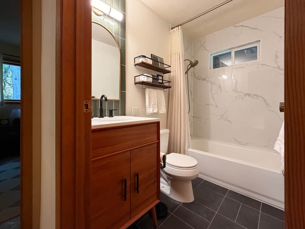 Tub & Shower- 2nd Floor