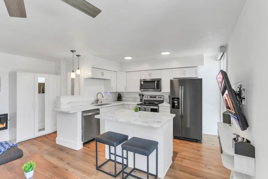 Kitchen/ Dining Area