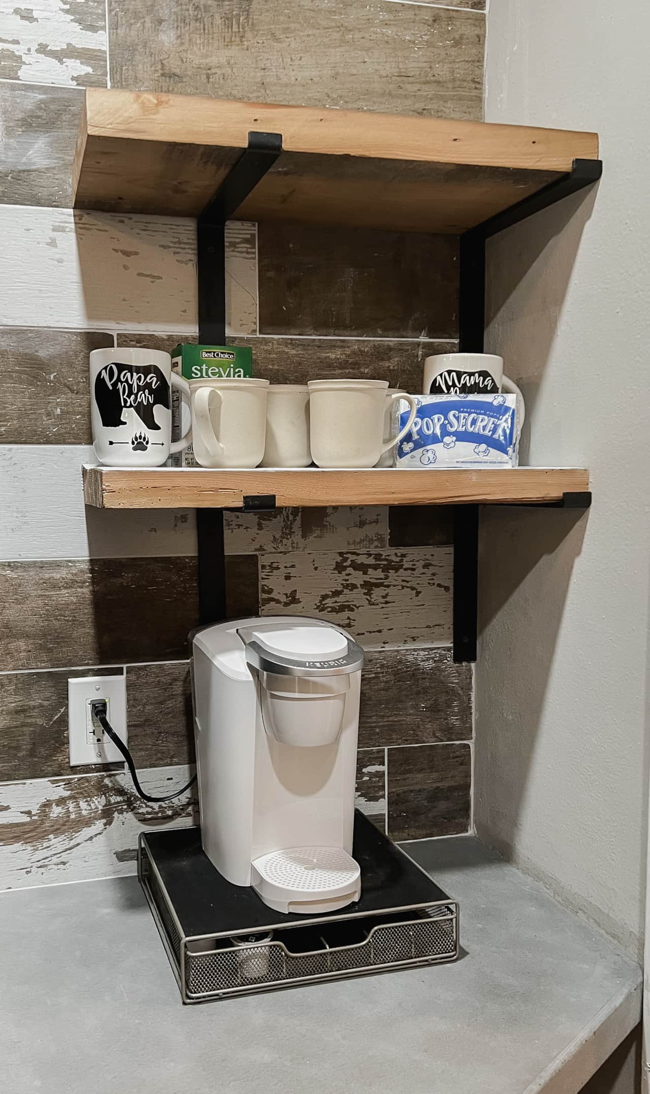 Keurig coffee machine and starter K cups