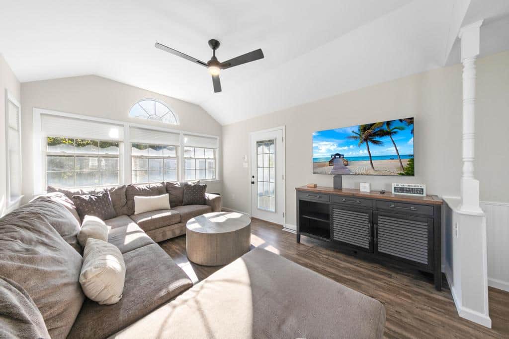 Second living room with pullout sofa & TV