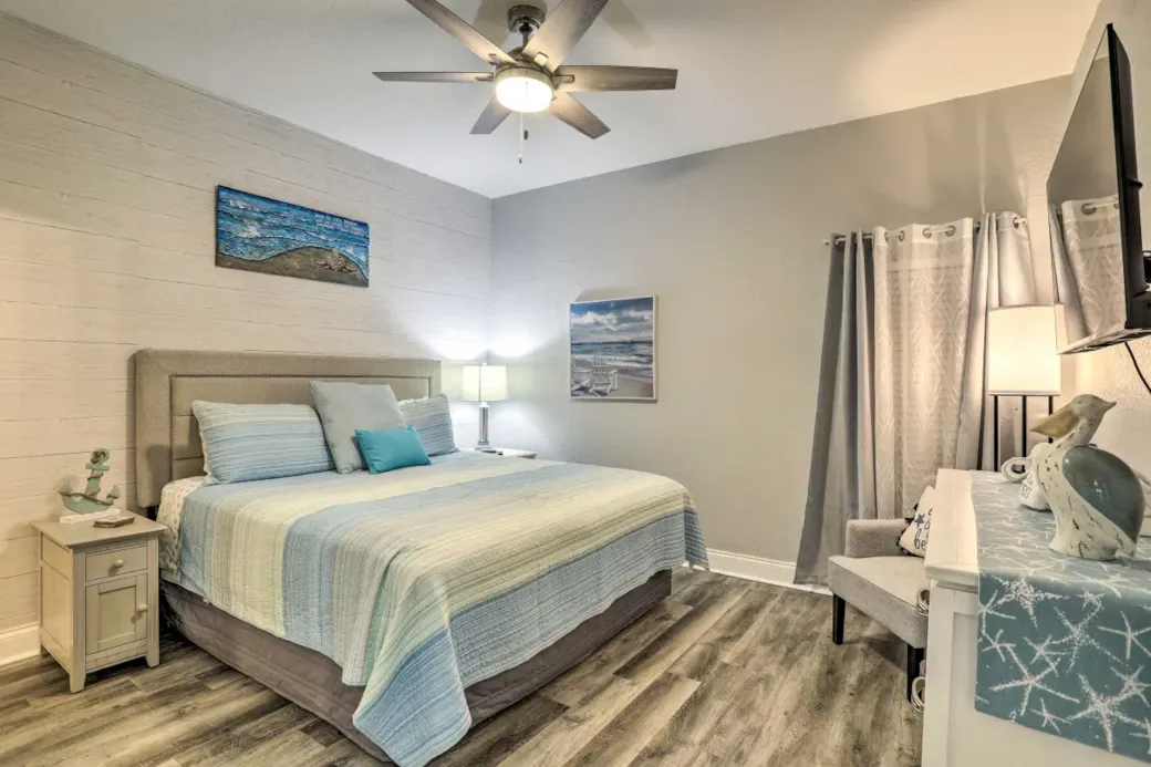 Master bedroom - King Master bedroom - King