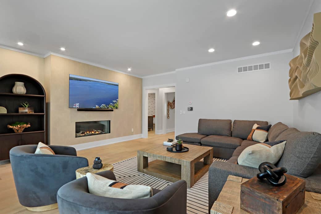 Living room (2nd floor)