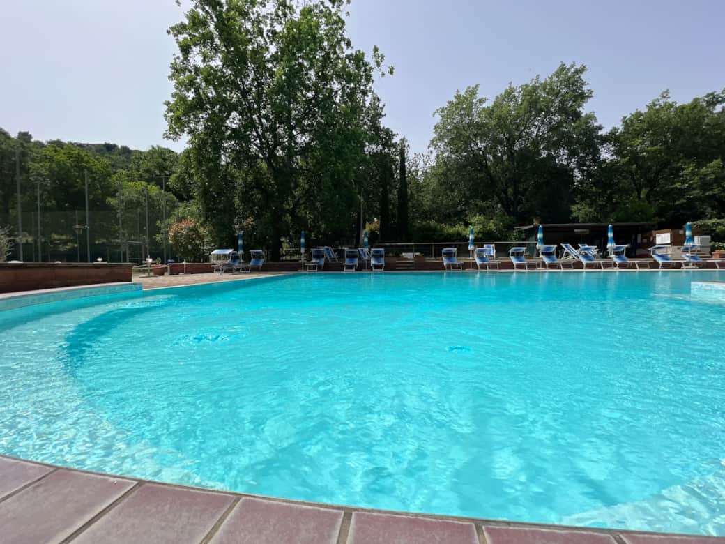 Scopri la nostra piscina con parcheggio privato e self check-in. Posizione ottima: non lontano dalla Val d'Orcia, San Filippo, Saturnia e Monte Amiata. Dalle terme alle escursioni in montagna, tutto è a portata di mano. Comfort e stile garantiti qui. Scopri la nostra piscina con parcheggio privato e self check-in. Posizione ottima: non lontano dalla Val d'Orcia, San Filippo, Saturnia e Monte Amiata. Dalle terme alle escursioni in montagna, tutto è a portata di mano. Comfort e stile garantiti qui.