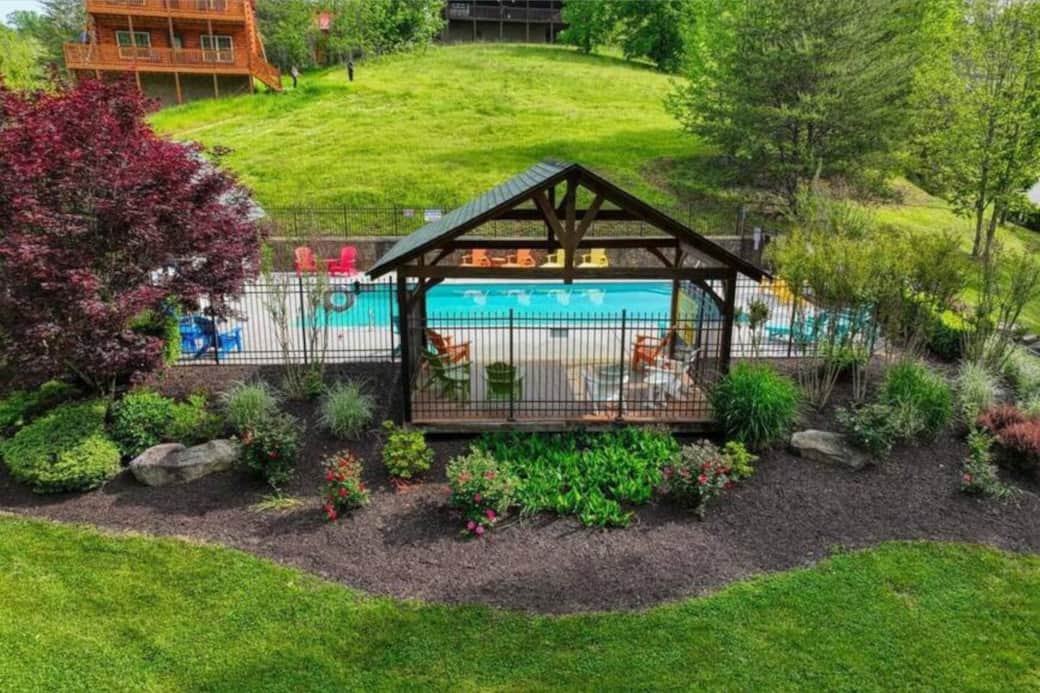 The resort's pool and picnic/grilling area are only 1-minute walk from the front door.