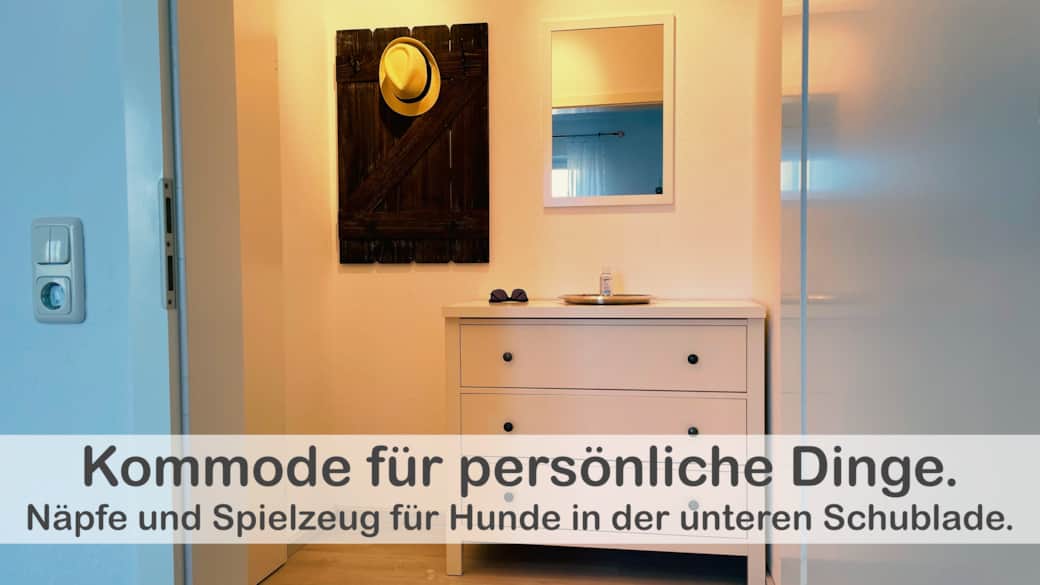 Die Kommode bietet Ihnen zusätzlichen Stauraum für kleine Gegenstände und Utensilien.