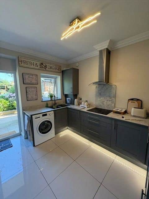 Kitchen 1.jpg