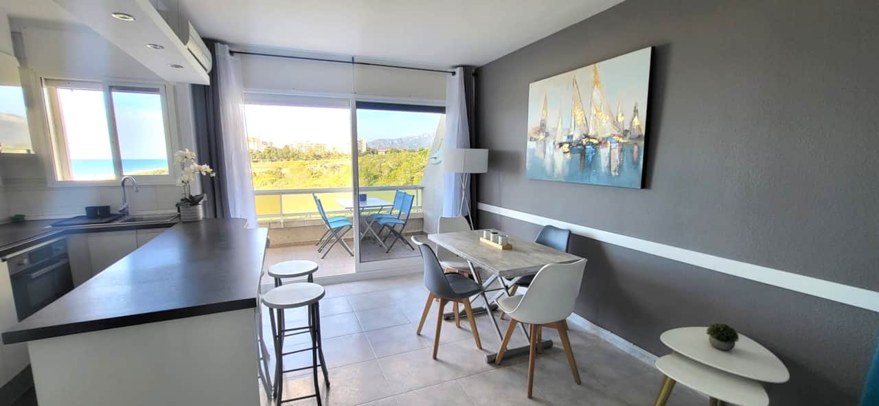 Living room, kitchen and terrace - Photo 1