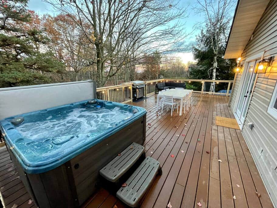 Deck with Hot Tub Deck with Hot Tub