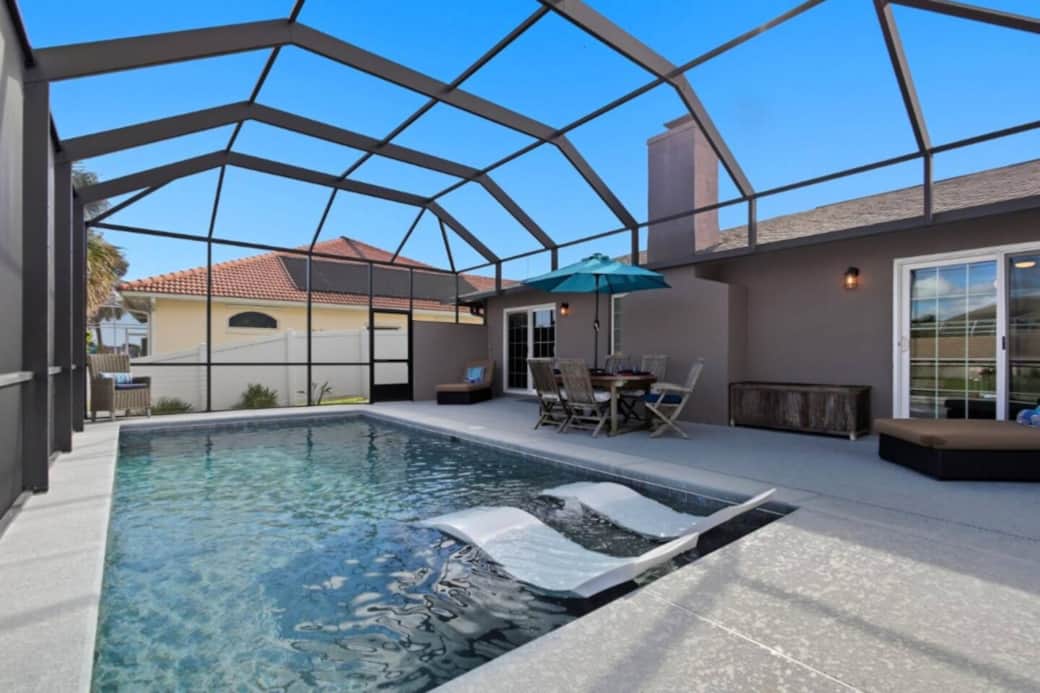 Ledgeloungers for the shallow water cooldown