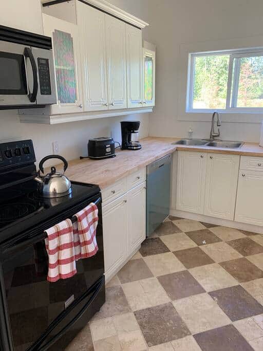 Kitchen with stove , fridge, dishwasher, microwave,, coffee maker, toaster and utensils Kitchen with stove , fridge, dishwasher, microwave,, coffee maker, toaster and utensils