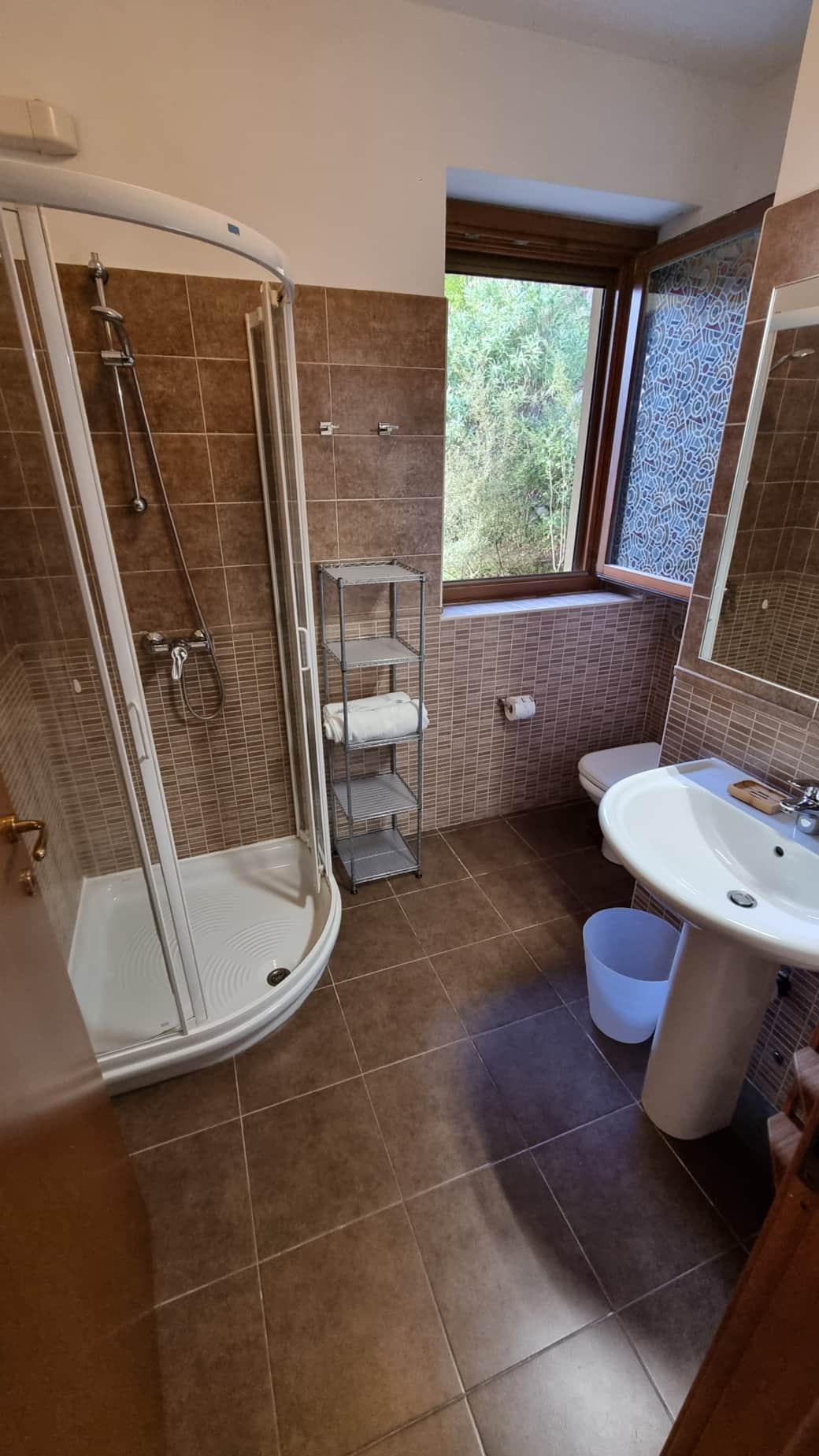 Main bathroom Main bathroom