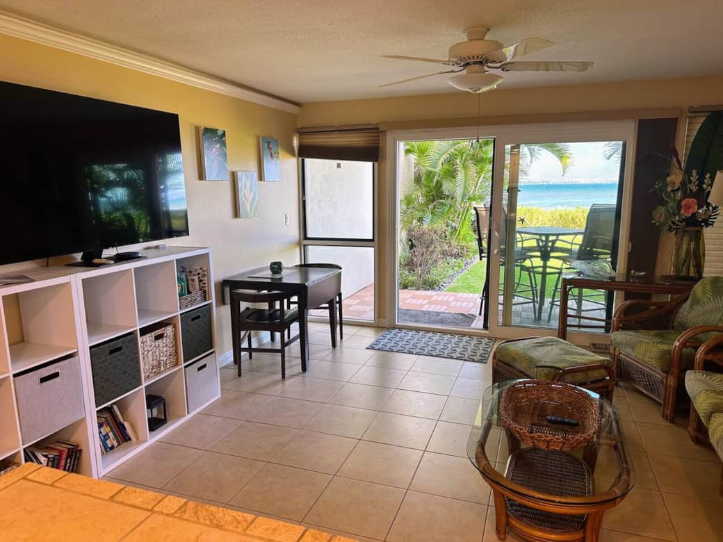 The stunning ocean views and gentle rhythm of the waves from your living room and lania create an unforgettable escape. 