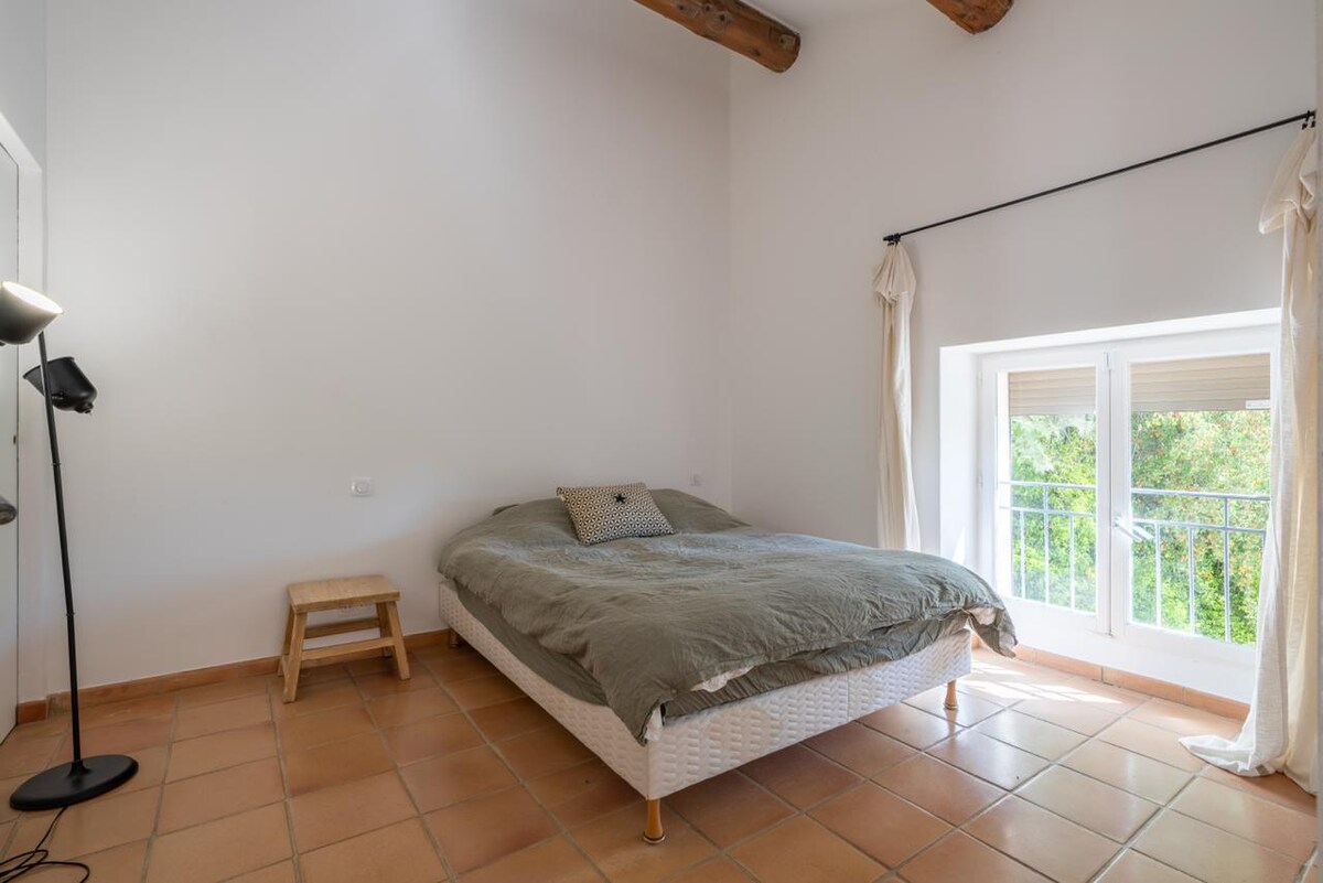Provençal farmhouse & padel court swimming pool AC