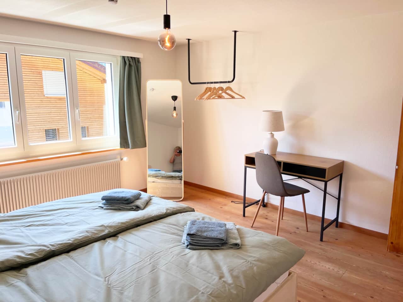 Schlafzimmer 1