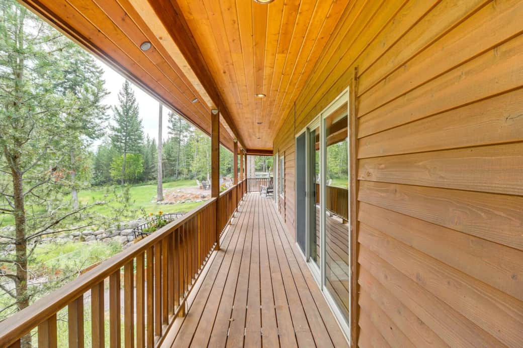 Back Yard Exterior Deck