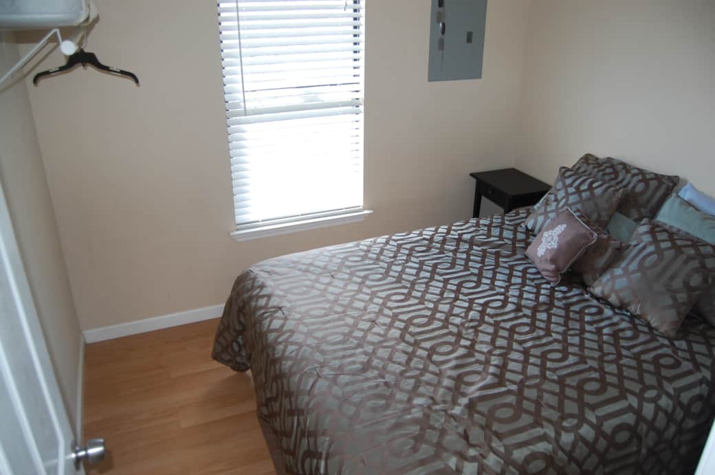 Bedroom 2 - Queen