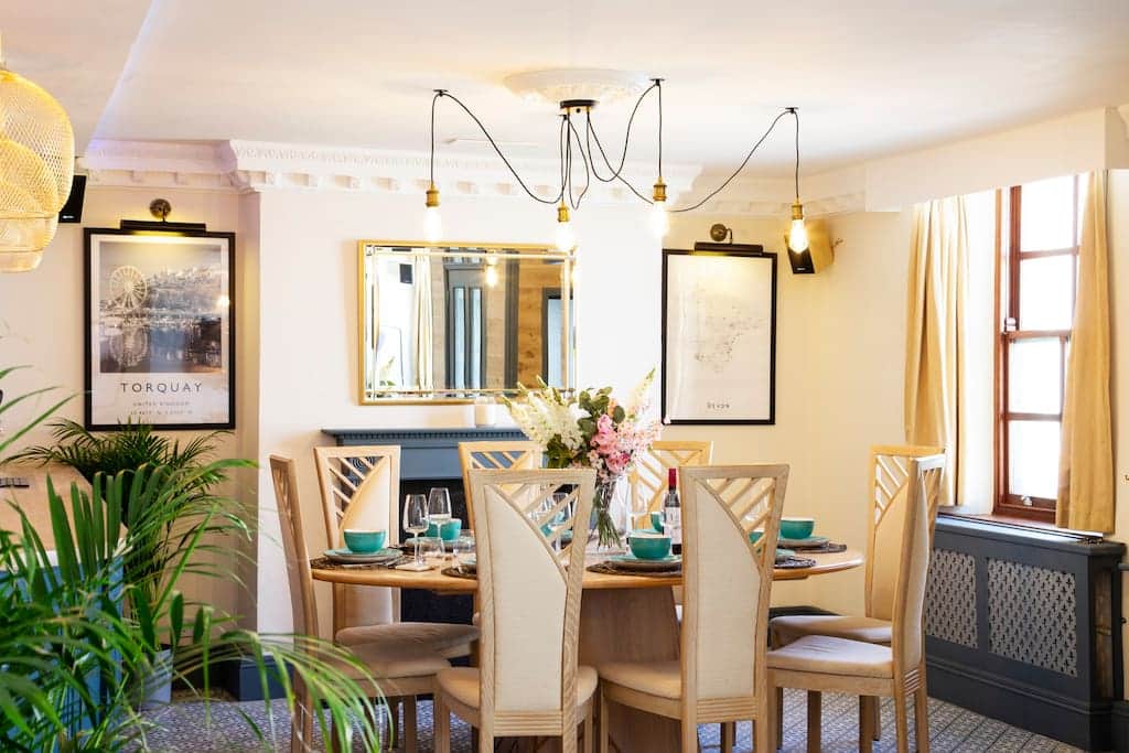 Modern Bright Kitchen Area