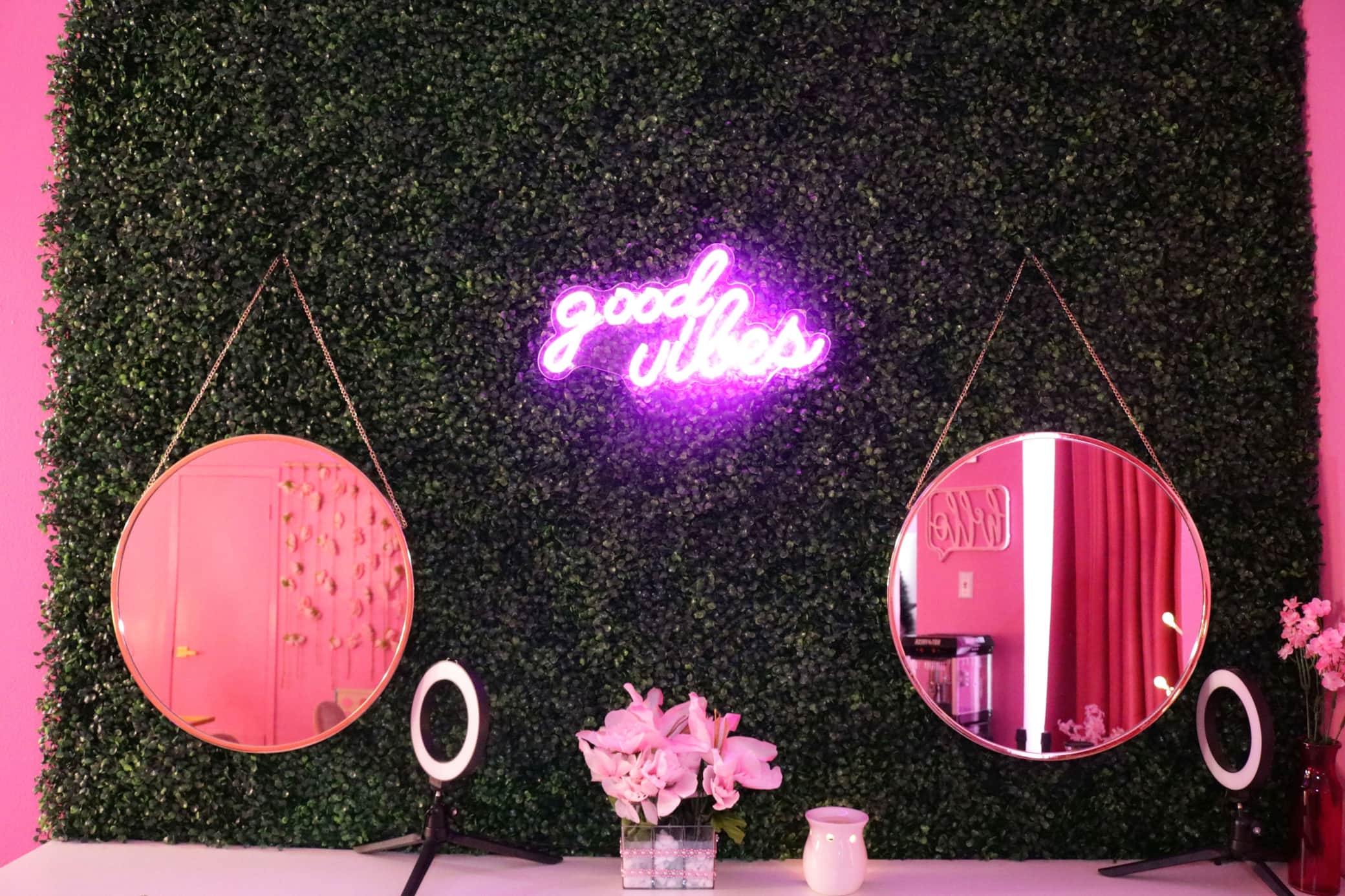 https://l.icdbcdn.com/oh/89f7524b-de42-440a-8dcd-591649630483.jpg?w=2080-6
