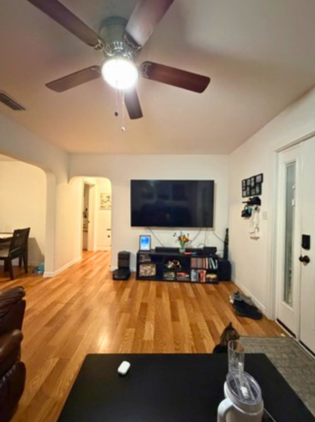 Charming, spacious home with 2 bedrooms, full bath, kitchen, living room & dining area. Lakeland, FL