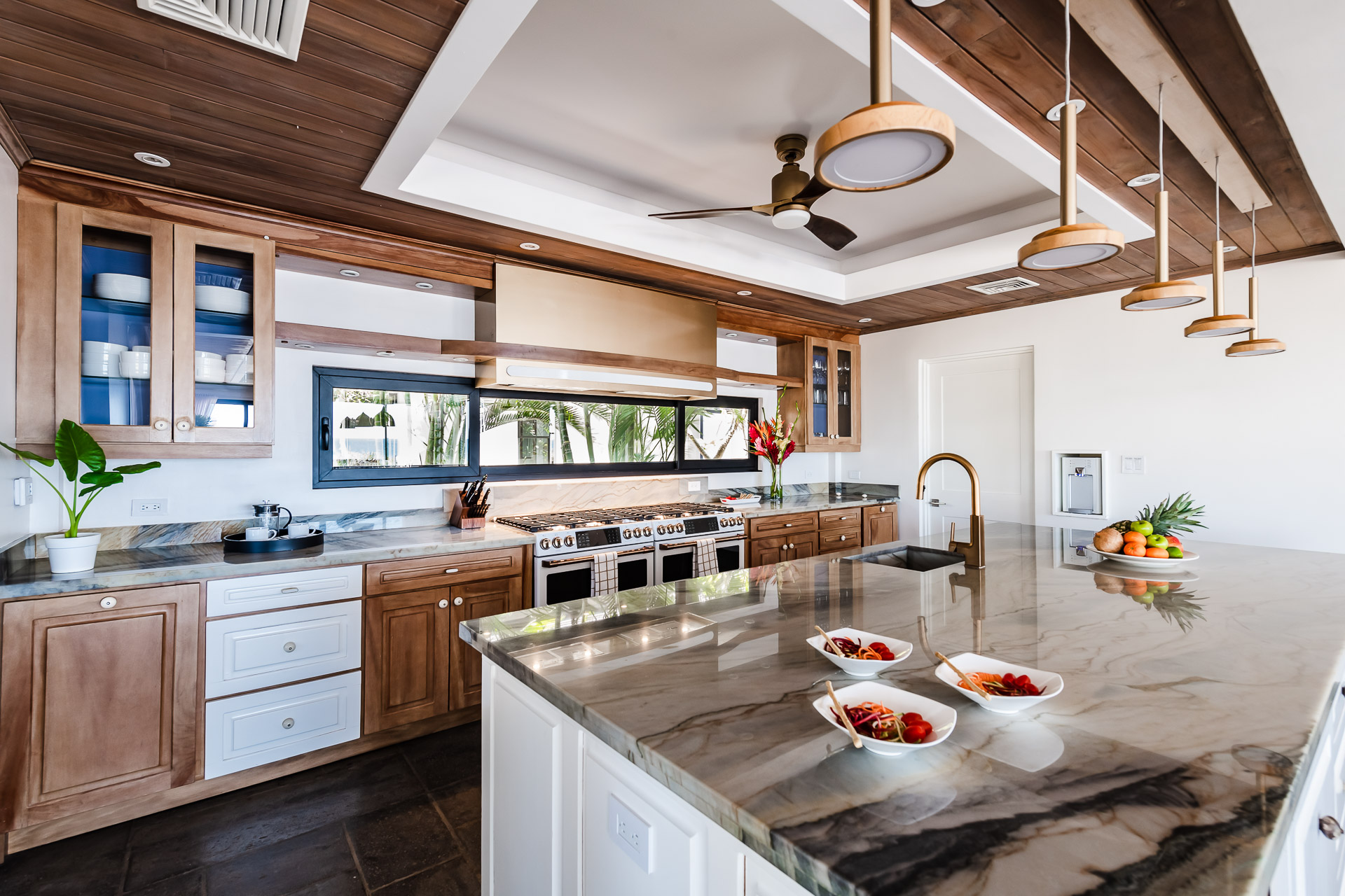 Fully equipped professional grade kitchen