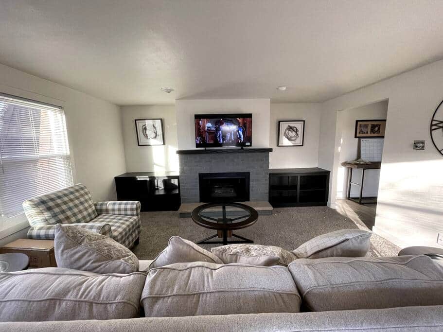 Large Living room with new HDTV and Fireplace