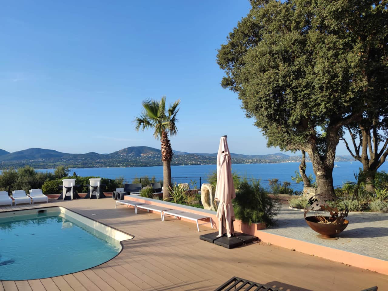 Villa rose - Vue sur le golf depsuis la piscine