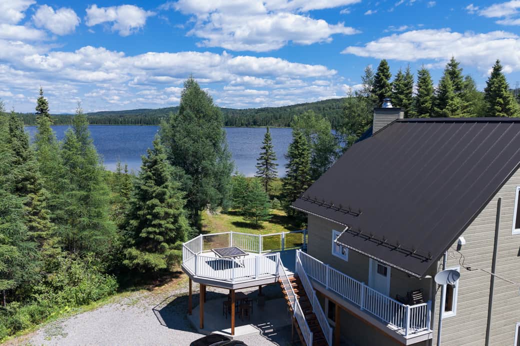 Été, Vue du chalet et du lac