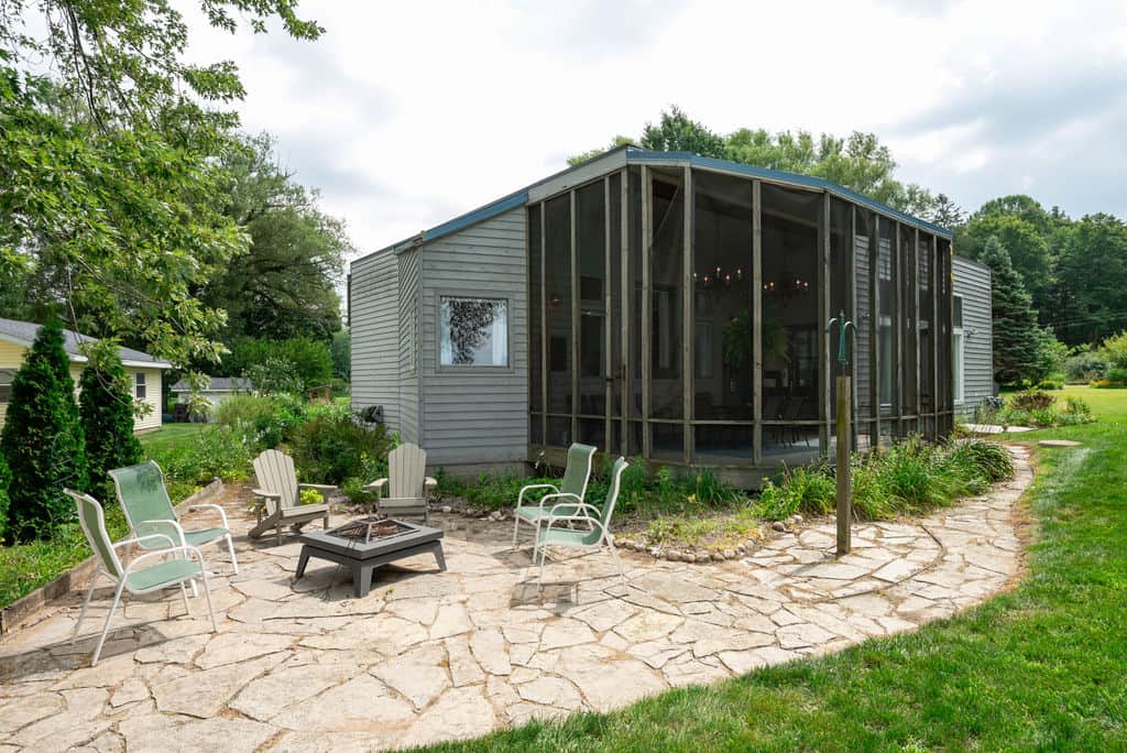 4 Exterior Lakeside 2 of 2