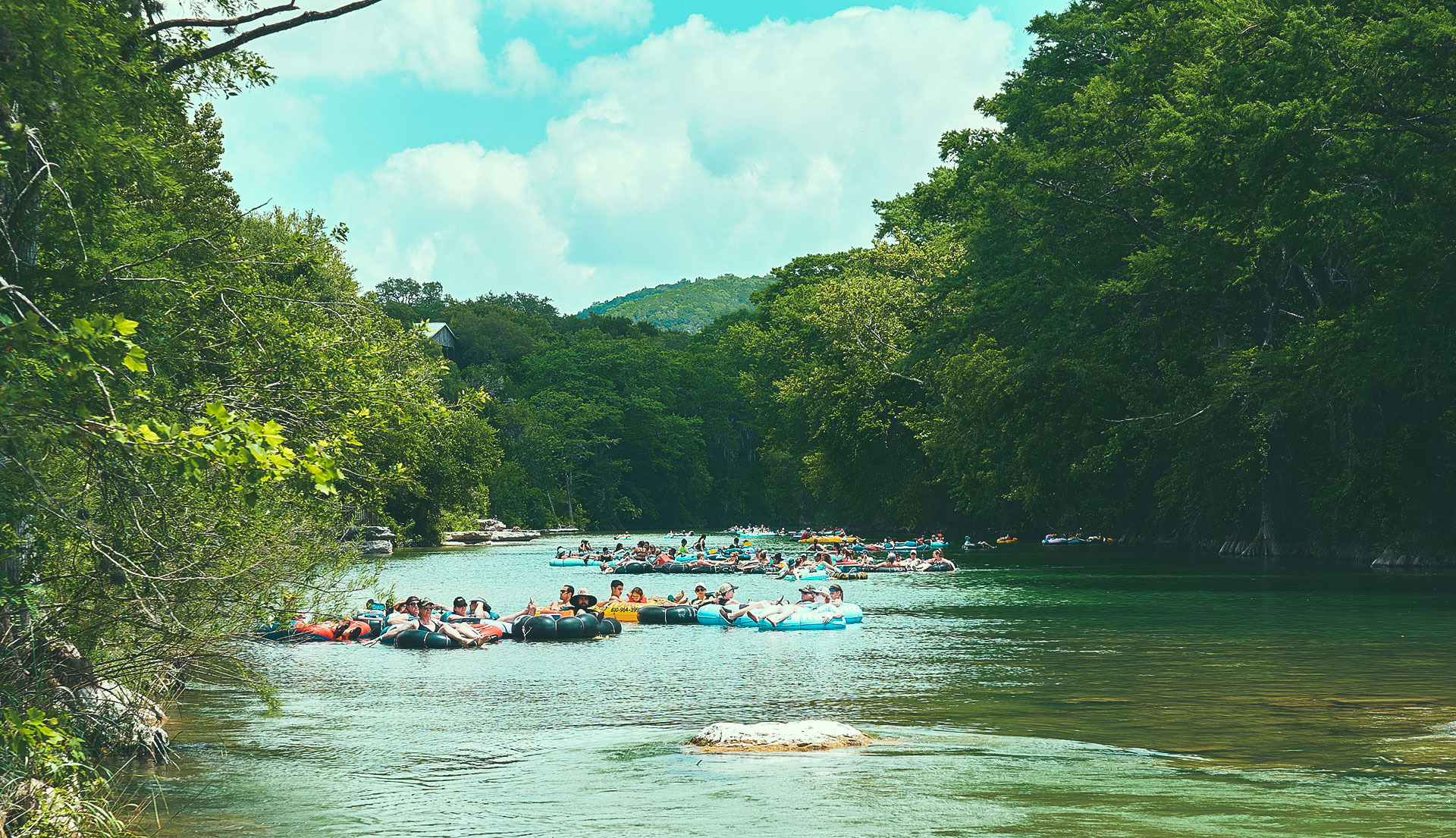 Rio Guadalupe Tubing Down The Guadalupe River Treehouse Mockingbird Lodge  River Road Cabins New Braunfels