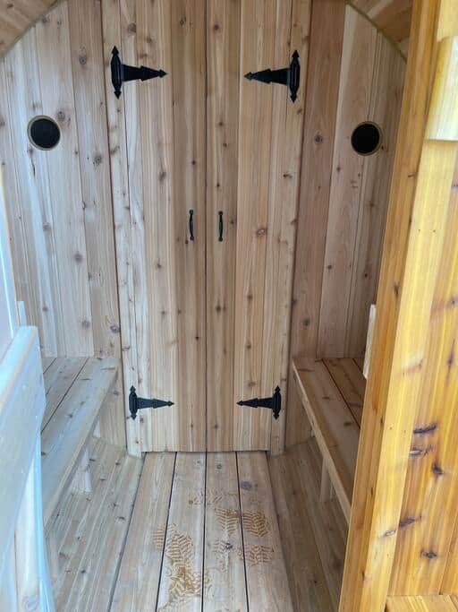 Sauna near the lake! 