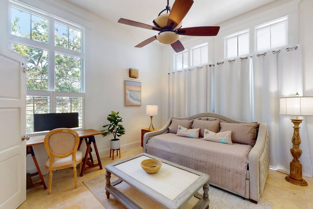 Bedroom 3/office with daybed and trundle - third floor
